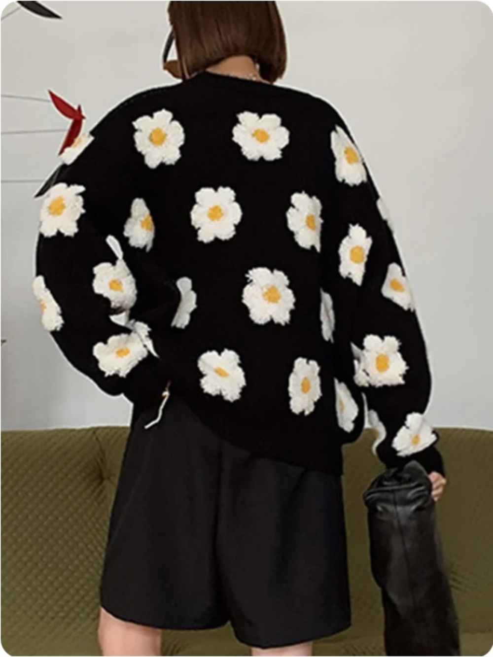 โจNWT COMMENSE Floral Daisy ๐ผ Knit Crewneck Sweater | Black & White - M - Picture 5 of 6